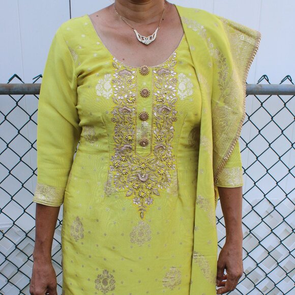 Yellow Palazzo - Picture 2 of 5